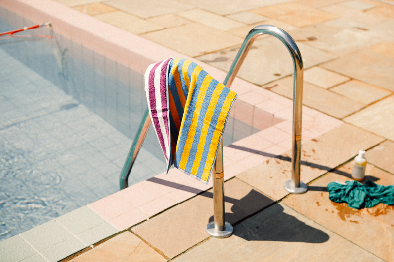 POOLSIDE