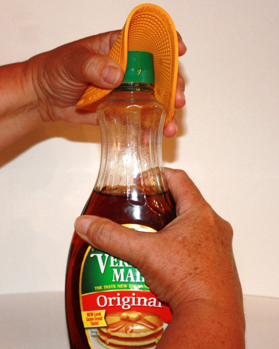 THE HANDYAID, Jar & Bottle Opener, opening a syrup bottle