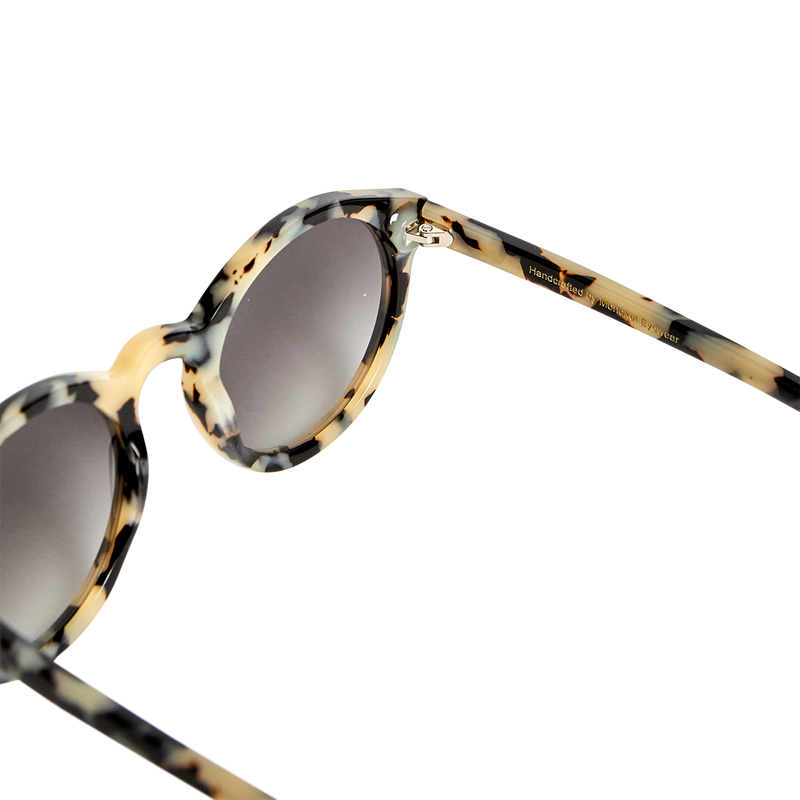 Black and white tortoise glasses clearance